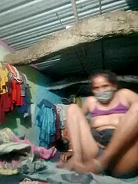 Snapshot of CUTE-004 chatting on October 23, 2025, 8:51 pm CUTE-004 online show from October 23, 2025, 8:51 pm