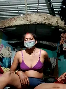 Snapshot of CUTE-004 chatting on October 26, 2025, 3:18 pm CUTE-004 online show from October 26, 2025, 3:18 pm