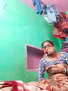 Snapshot of CUTE-004 chatting on November 5, 2025, 7:08 am CUTE-004 online show from November 5, 2025, 7:08 am