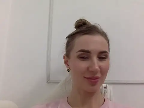 Snapshot of Alveryn chatting on October 31, 2025, 6:31 pm Alveryn online show from October 31, 2025, 6:31 pm