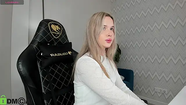 Snapshot of Nicoletta_Cooper chatting on September 12, 2025, 8:25 am Nicoletta Cooper online show from September 12, 2025, 8:25 am