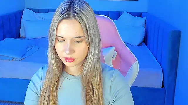 Snapshot of Nicoletta_Cooper chatting on September 14, 2025, 8:24 am Nicoletta Cooper online show from September 14, 2025, 8:24 am