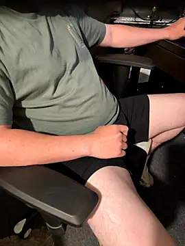 Snapshot of LilBadBoy_99 chatting on October 24, 2025, 6:26 pm LilBadBoy 99 online show from October 24, 2025, 6:26 pm