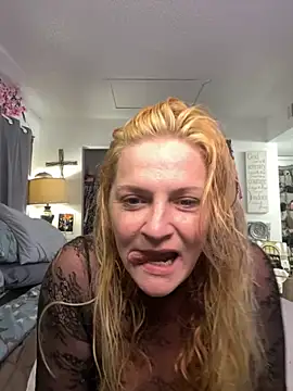 Snapshot of Goldenndoll chatting on September 10, 2025, 2:06 pm Goldenndoll online show from September 10, 2025, 2:06 pm