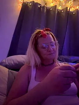 Snapshot of Goldenndoll chatting on September 27, 2025, 9:03 am Goldenndoll online show from September 27, 2025, 9:03 am