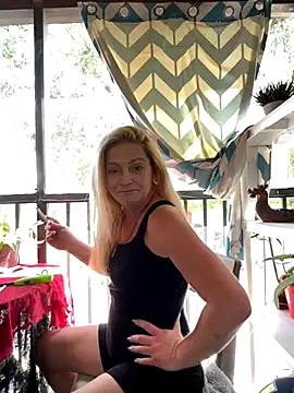 Snapshot of Goldenndoll chatting on October 5, 2025, 5:00 pm Goldenndoll online show from October 5, 2025, 5:00 pm