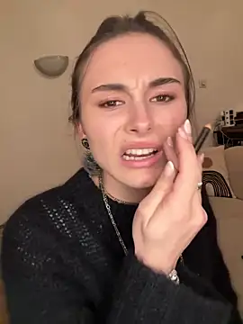 SophiiaStarr online show from March 18, 2026, 7:50 pm