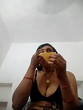 Snapshot of Sonam_shinde chatting on May 22, 2026, 5:47 am Sonam shinde online show from May 22, 2026, 5:47 am
