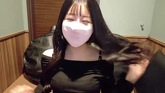 Ema-- online show from November 10, 2025, 10:14 am