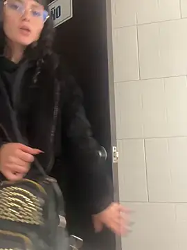 XBODTRIIPX online show from December 19, 2025, 4:14 pm