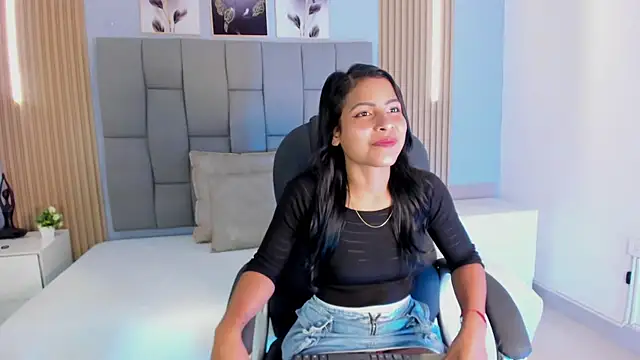 Snapshot of Mi4_Monroe chatting on September 24, 2025, 11:35 am Mi4 Monroe online show from September 24, 2025, 11:35 am