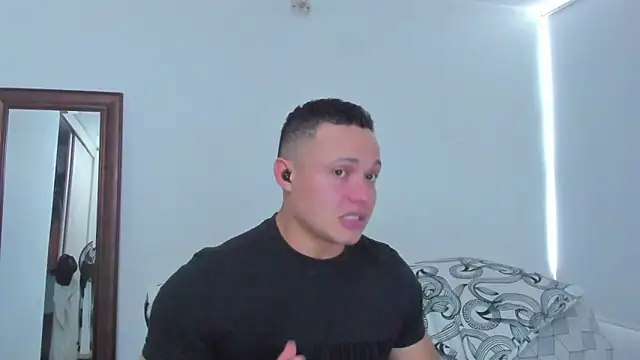 Snapshot of KingLevi01 chatting on May 29, 2026, 3:54 pm KingLevi01 online show from May 29, 2026, 3:54 pm