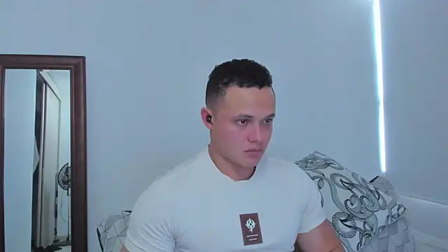 Snapshot of KingLevi01 chatting on June 1, 2026, 9:16 pm KingLevi01 online show from June 1, 2026, 9:16 pm