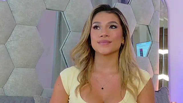 NicoleArmani online show from February 6, 2026, 10:46 pm