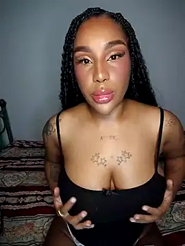 Snapshot of Queen_Amara chatting on April 23, 2026, 4:03 am Queen Amara online show from April 23, 2026, 4:03 am