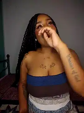 Snapshot of Queen_Amara chatting on April 28, 2026, 3:55 am Queen Amara online show from April 28, 2026, 3:55 am