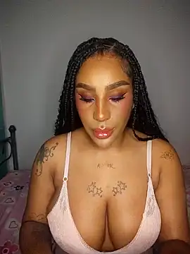 Snapshot of Queen_Amara chatting on April 30, 2026, 3:57 am Queen Amara online show from April 30, 2026, 3:57 am