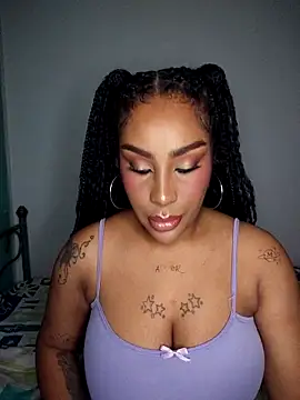 Snapshot of Queen_Amara chatting on May 6, 2026, 3:02 am Queen Amara online show from May 6, 2026, 3:02 am