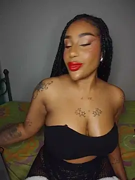 Snapshot of Queen_Amara chatting on May 13, 2026, 4:10 am Queen Amara online show from May 13, 2026, 4:10 am