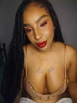 Snapshot of Queen_Amara chatting on May 24, 2026, 4:06 am Queen Amara online show from May 24, 2026, 4:06 am