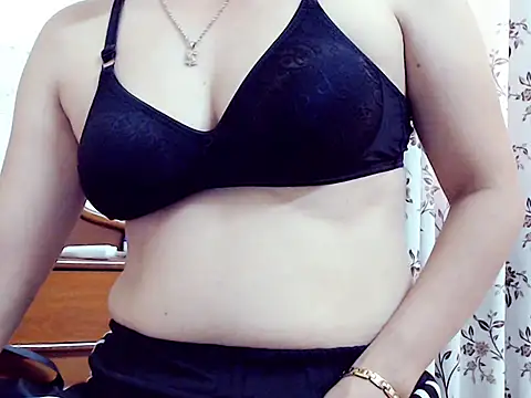 Snapshot of Ami_8x chatting on October 17, 2025, 5:43 am Ami 8x online show from October 17, 2025, 5:43 am