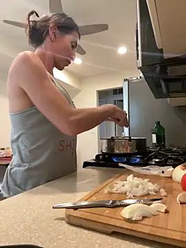 NurseStephania online show from September 17, 2025, 6:53 pm