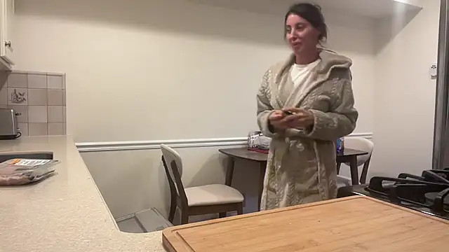 NurseStephania online show from September 25, 2025, 12:09 pm