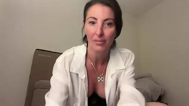 NurseStephania online show from October 19, 2025, 3:29 am