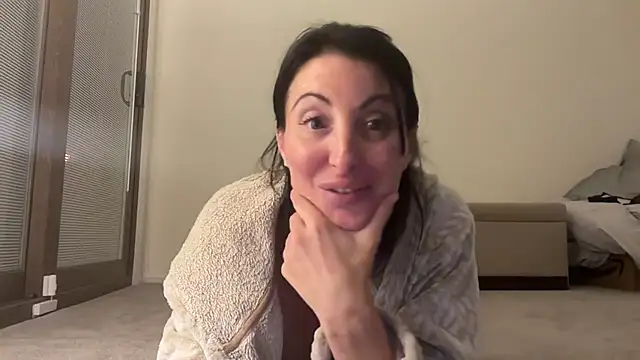 NurseStephania online show from October 26, 2025, 5:46 am