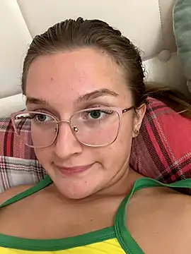 Bellatrisssaa online show from September 18, 2025, 8:44 pm