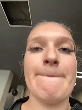 Bellatrisssaa online show from September 29, 2025, 11:26 am