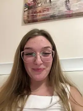 Bellatrisssaa online show from December 16, 2025, 4:23 pm