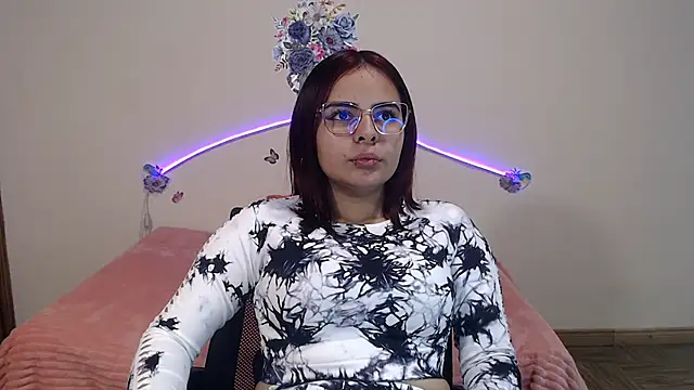 Valeryxs online show from November 5, 2025, 8:42 pm