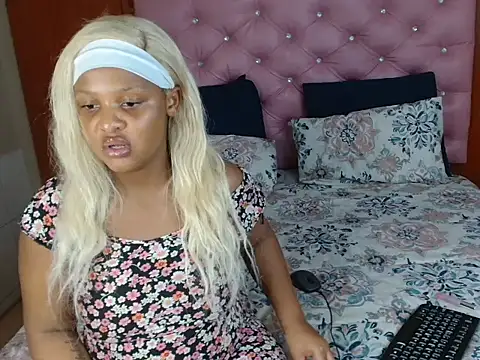 HotAssQueen online show from October 19, 2025, 6:52 pm