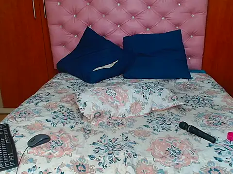 HotAssQueen online show from October 22, 2025, 7:13 pm