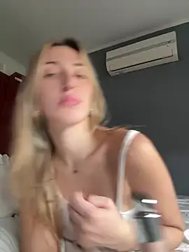 Snapshot of Sashailardi chatting on February 12, 2026, 8:04 pm Sashailardi online show from February 12, 2026, 8:04 pm