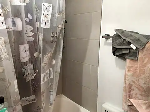 littyleesh1 online show from November 6, 2025, 8:59 am