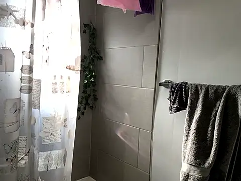 littyleesh1 online show from January 15, 2026, 6:33 pm