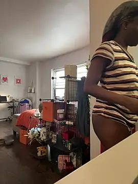 Snapshot of littyleesh1 chatting on March 26, 2026, 2:00 pm littyleesh1 online show from March 26, 2026, 2:00 pm