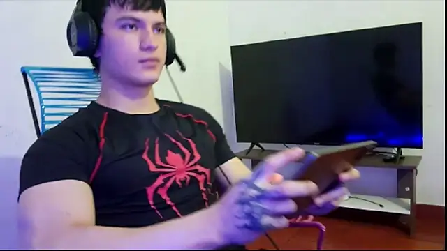 ErickWalton online show from November 18, 2025, 4:50 am