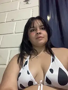 Snapshot of SweetKimi_ chatting on October 2, 2025, 2:51 am SweetKimi online show from October 2, 2025, 2:51 am