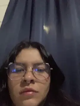 Snapshot of SweetKimi_ chatting on October 4, 2025, 3:26 am SweetKimi online show from October 4, 2025, 3:26 am