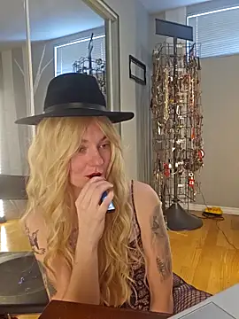 Snapshot of Blossom94 chatting on February 28, 2026, 8:43 pm Blossom94 online show from February 28, 2026, 8:43 pm