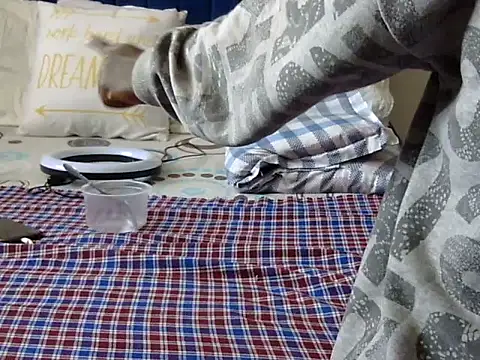 Playroom queen online show from October 17, 2025, 9:12 am