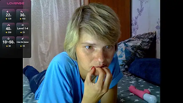 Snapshot of SaraSnow_ chatting on September 15, 2025, 5:57 pm SaraSnow online show from September 15, 2025, 5:57 pm