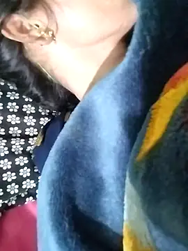 KIRTI12 HOT online show from November 8, 2025, 8:18 pm