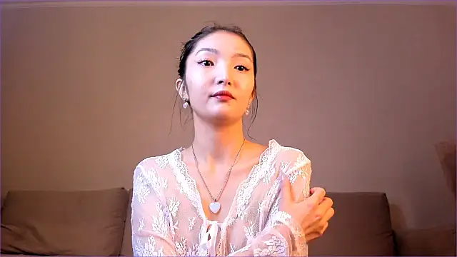 Snapshot of nooniemoon chatting on October 1, 2025, 2:28 am nooniemoon online show from October 1, 2025, 2:28 am