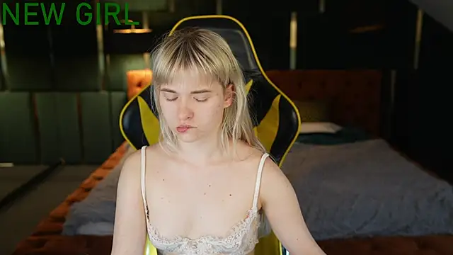 Snapshot of Ava_kiss054 chatting on May 2, 2026, 2:33 pm Ava kiss054 online show from May 2, 2026, 2:33 pm