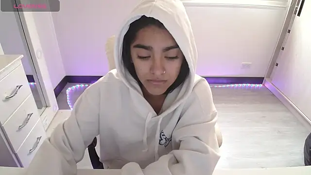 amarasilk  online show from April 11, 2026, 5:06 pm