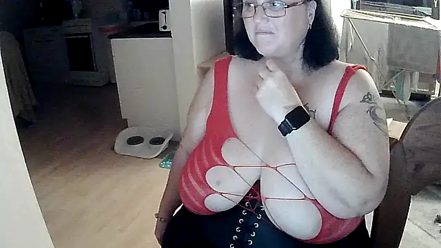 Snapshot of Minou1610 chatting on October 8, 2025, 6:49 pm Minou1610 online show from October 8, 2025, 6:49 pm